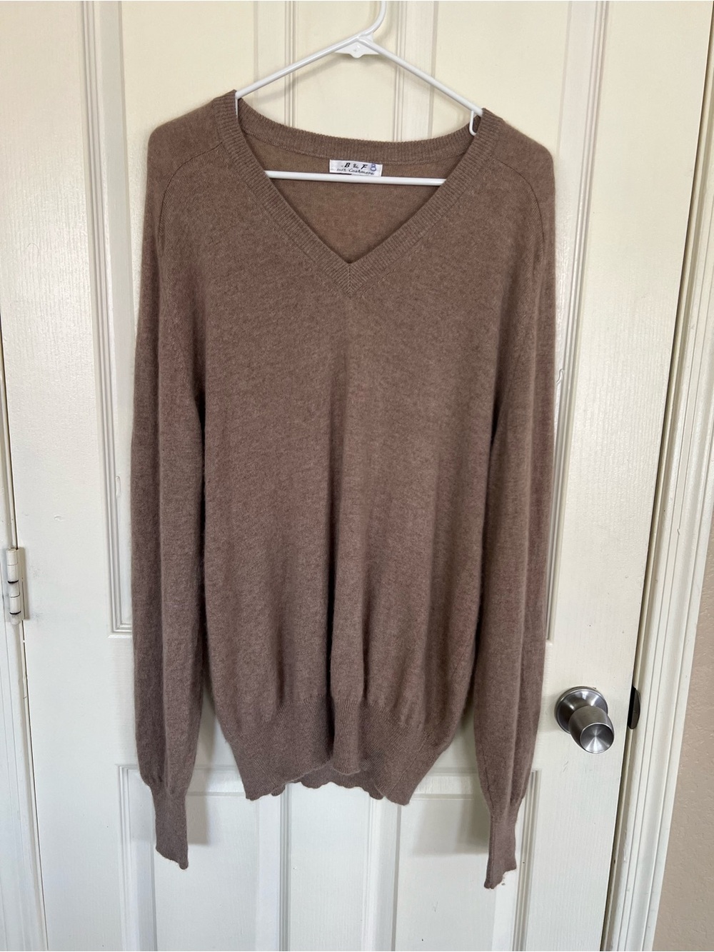B&F 100% Cashmere V-Neck Sweater Men’s L Brown Taupe